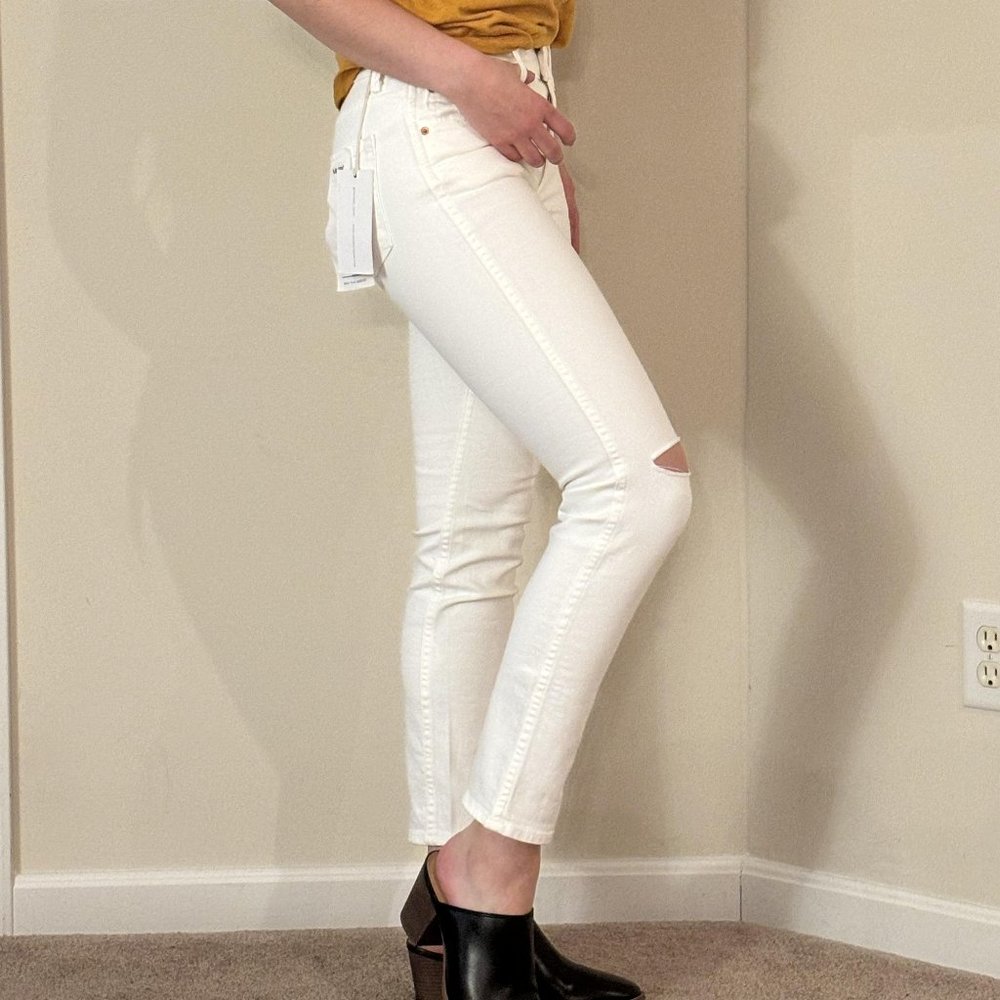 GRLFRND Naomi Florence White Jeans Knee Slit Rip